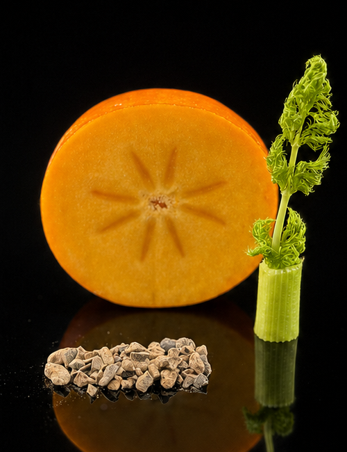 Kaki orange, branche de céleri et éclats aromatiques sur fond noir